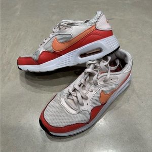 Size 8 Nike Air Shoes 🧡
